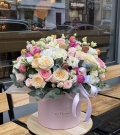 Hatbox mix with french macarons