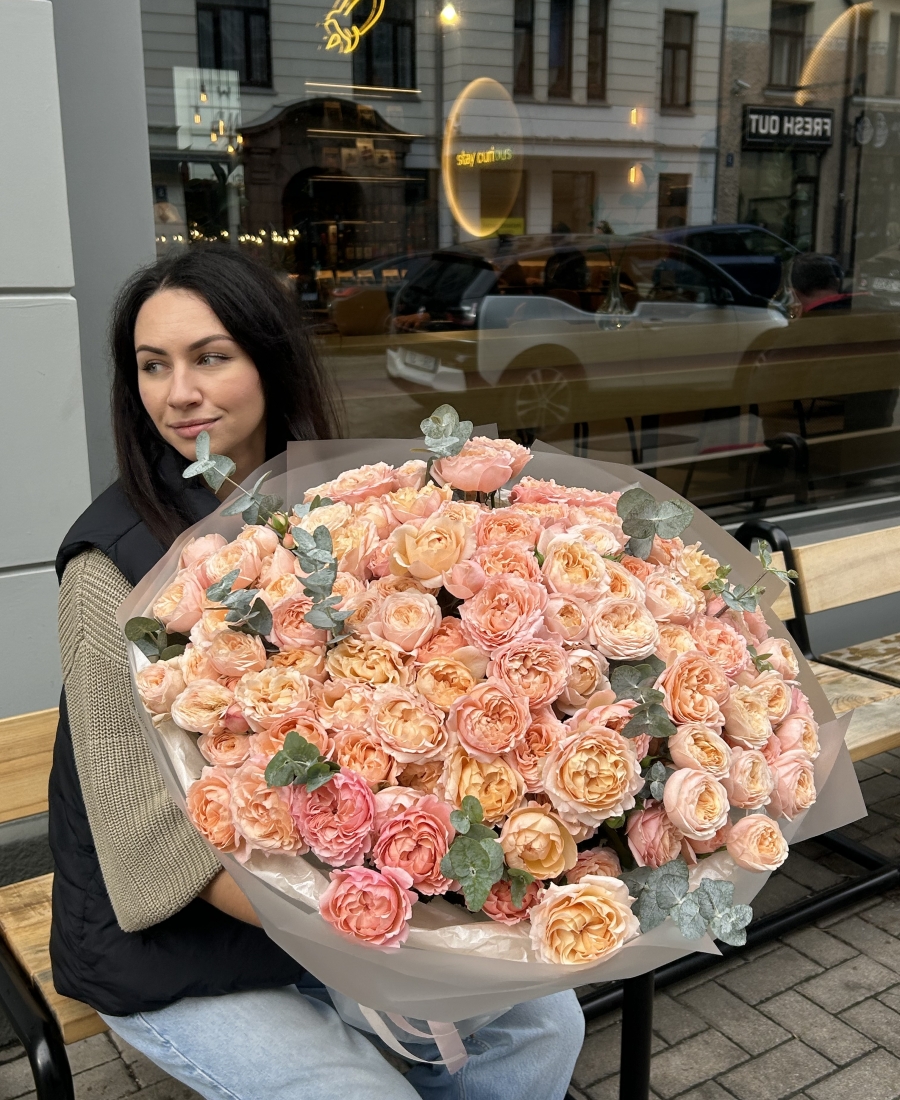 Bouquet with spray roses Juliet and exotic