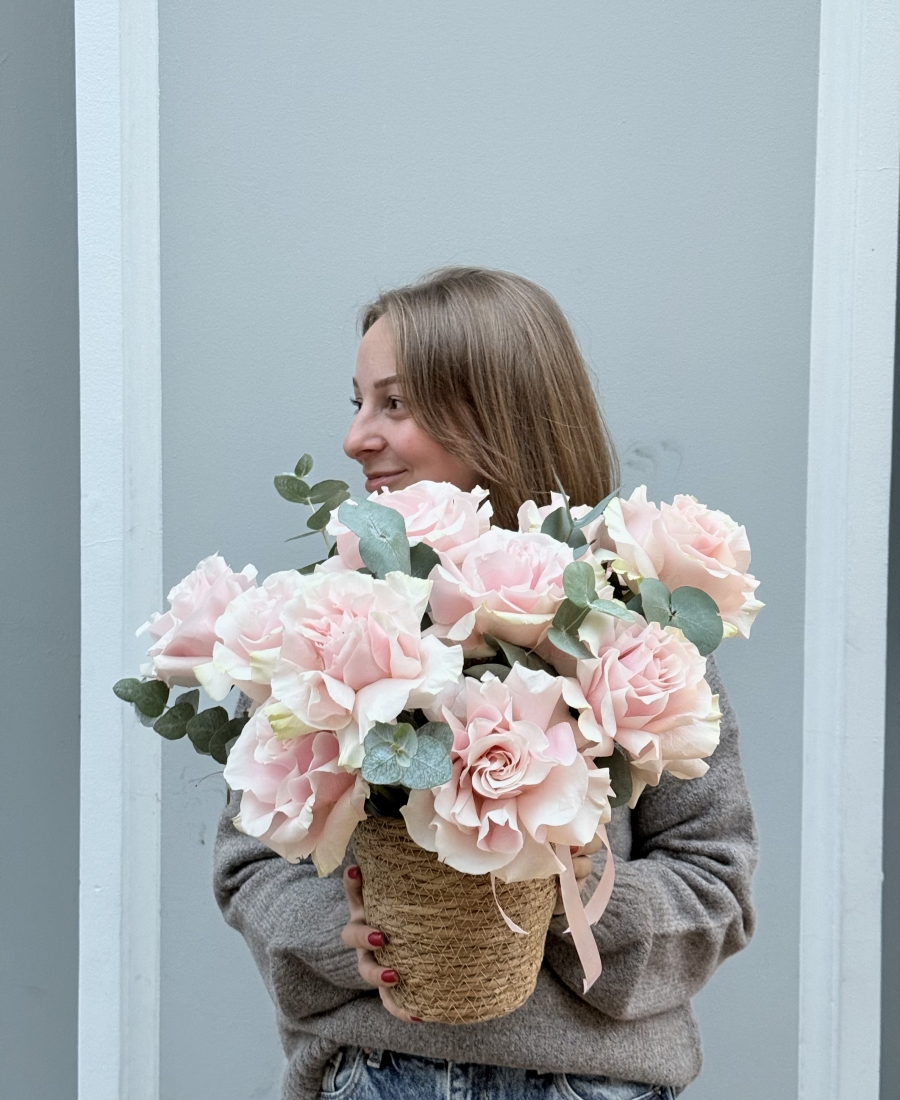 Basket of flowers - "Pink Mondial"