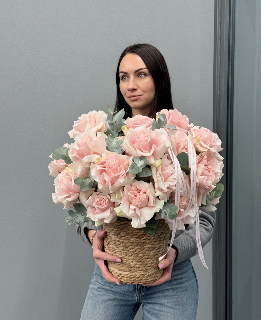 Basket of flowers - "Pink Mondial"