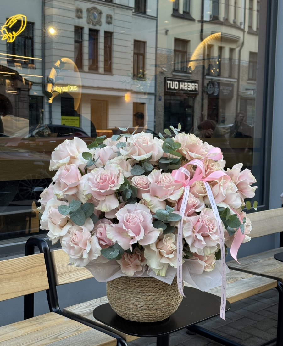 Basket of flowers - "Pink Mondial"