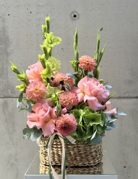 Complimentary basket “Apricot August”