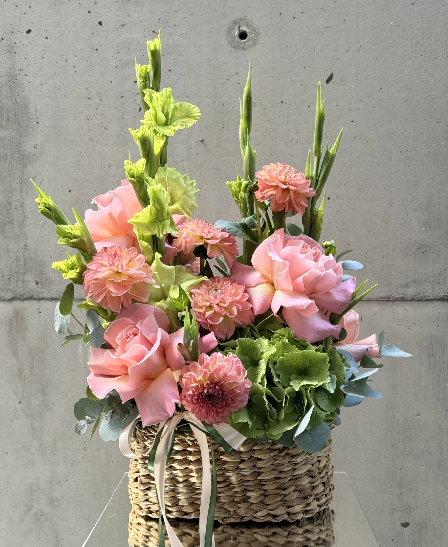 Complimentary basket “Apricot August”