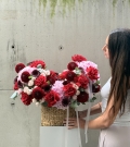 Seasonal WOW basket with dahlias