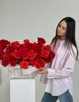 WOW basket with red and scarlet red roses