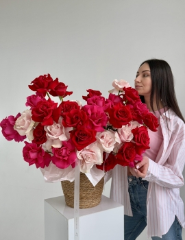 Aromatic WOW basket with roses