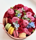 Box of French Macarons (S 21 cm)