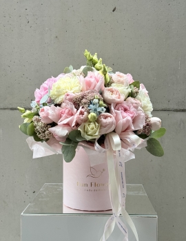 Bouquet in a hatbox - Baby Love