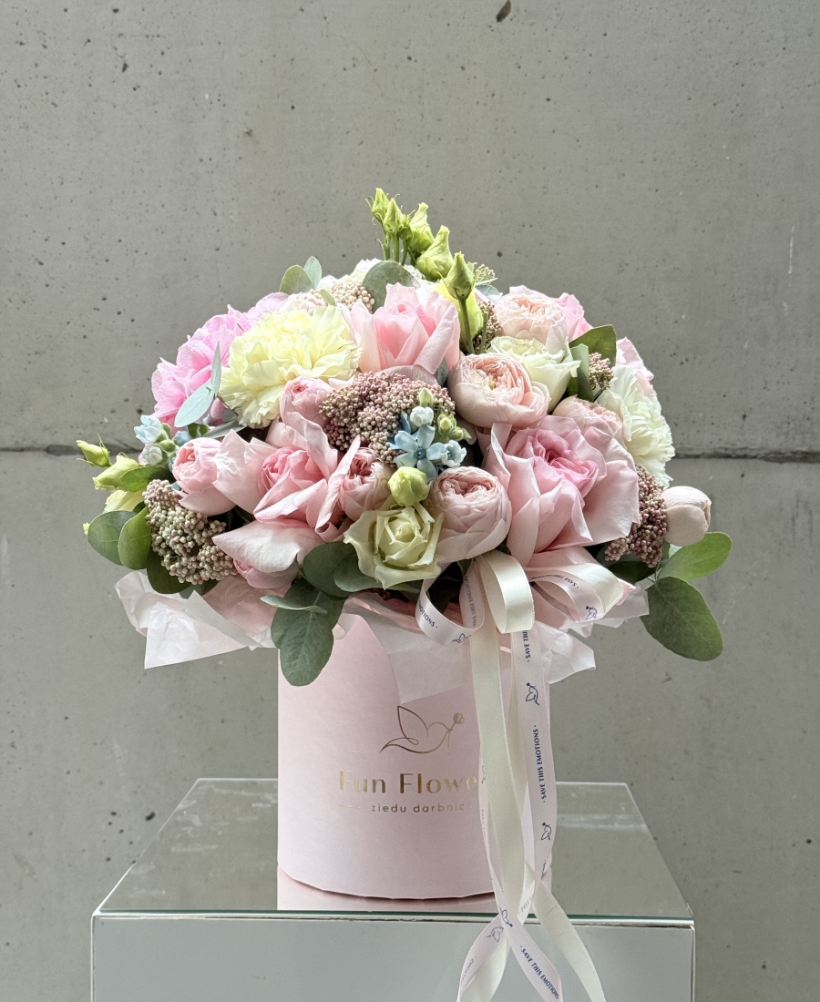 Bouquet in a hatbox - Baby Love