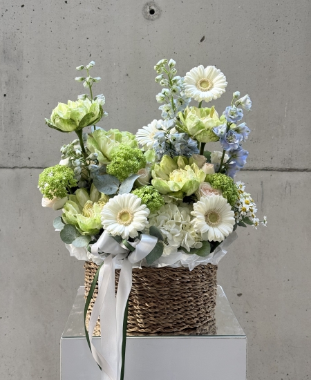 Complimentary basket “Breath of Summer”