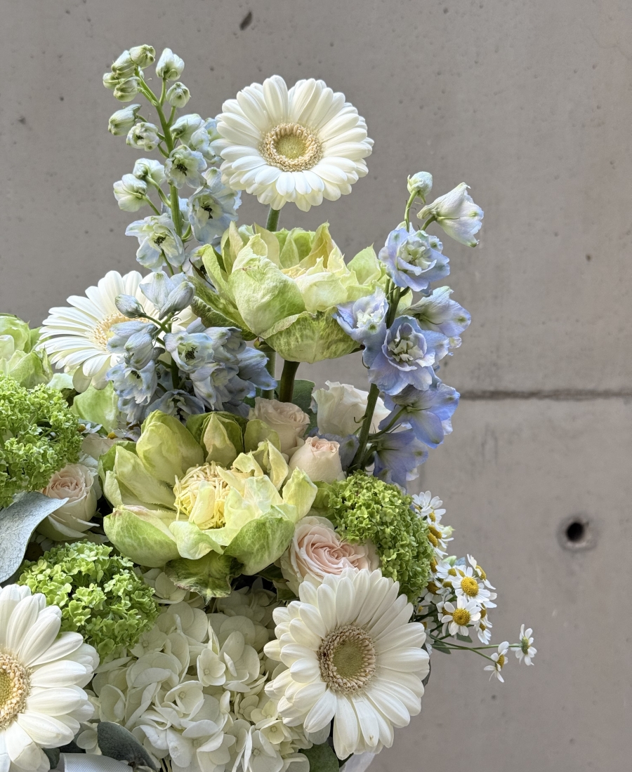 Complimentary basket “Breath of Summer”