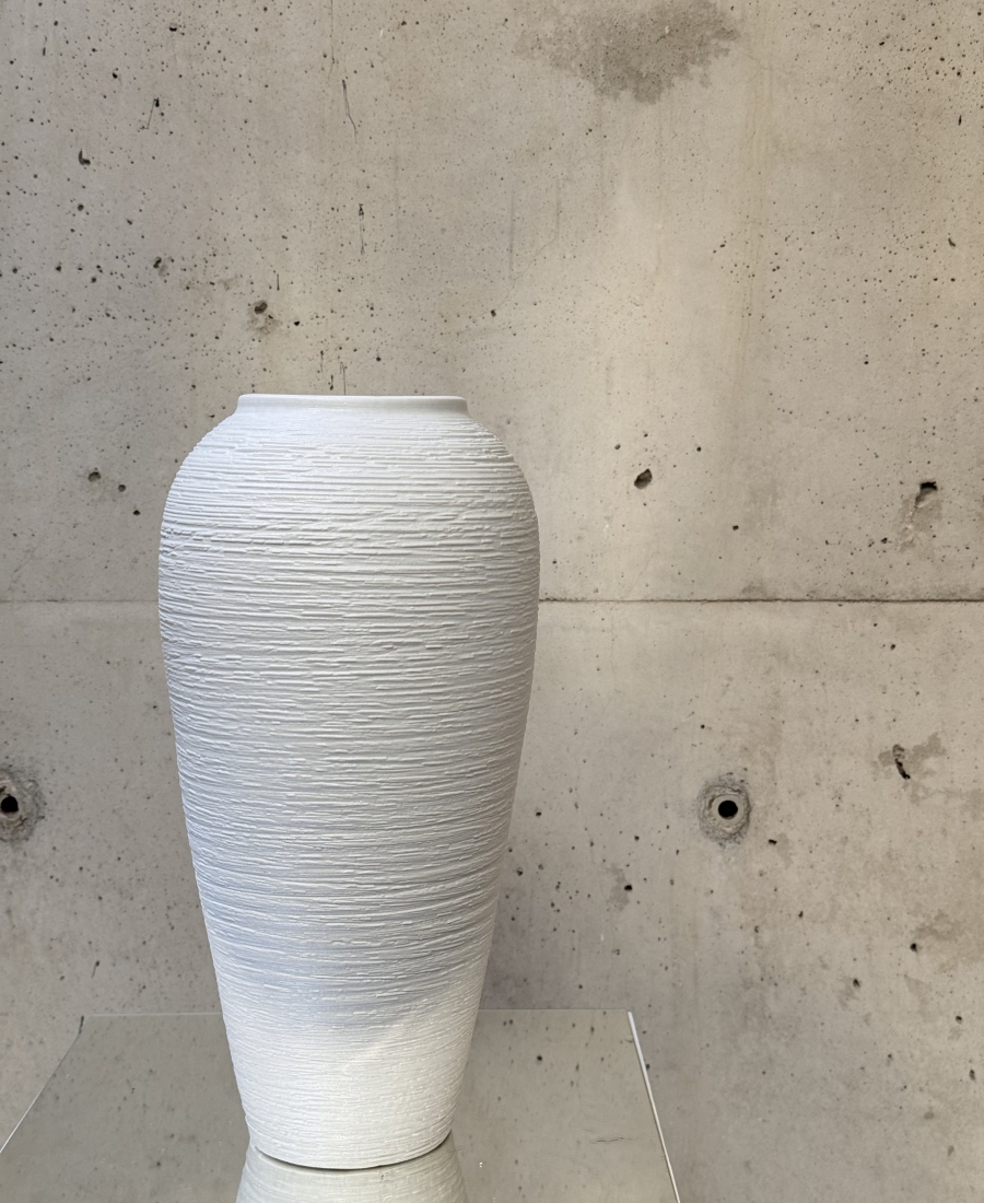 Elegant white ceramic vase ( H36 cm)