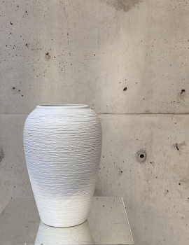 Elegant white ceramic vase (H28cm)