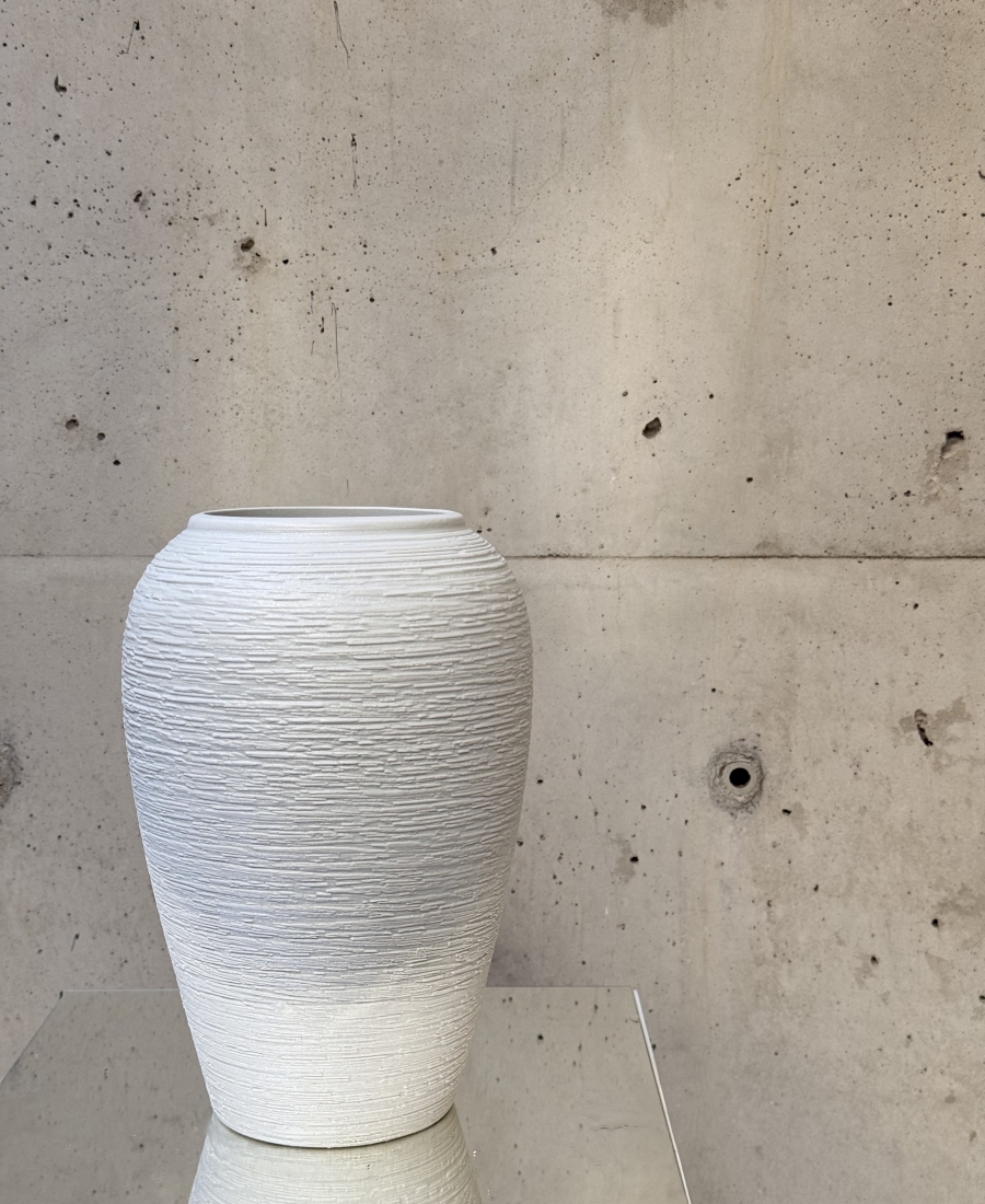 Elegant white ceramic vase (H28cm)