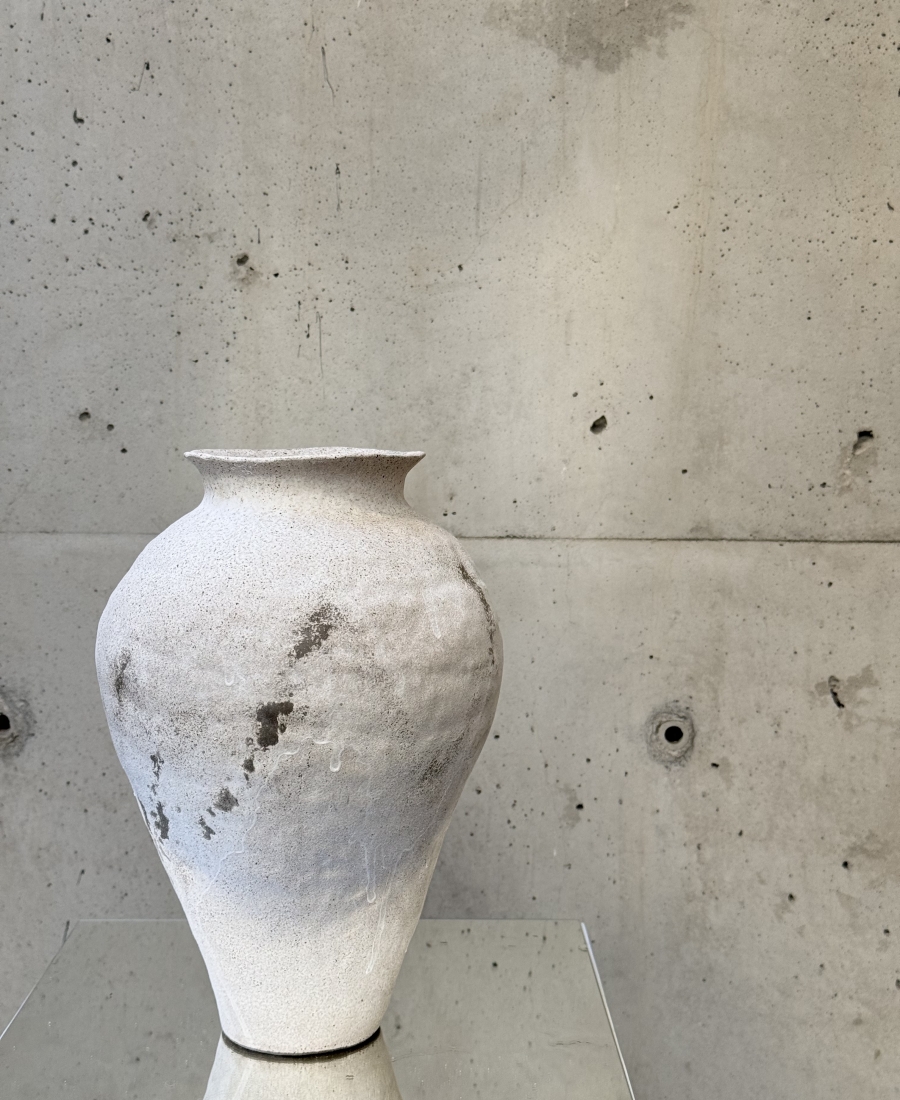 Antique white vase (H30cm)