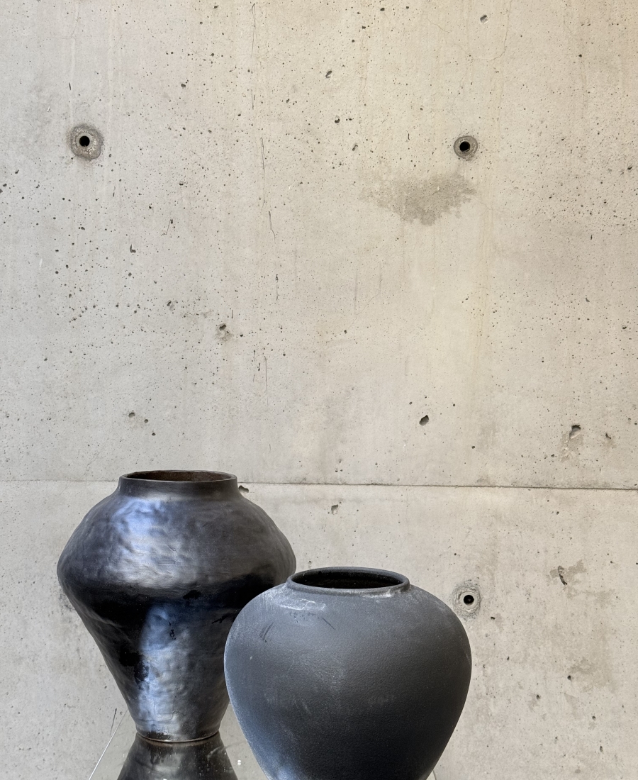 Vintage black vase (H26cm)