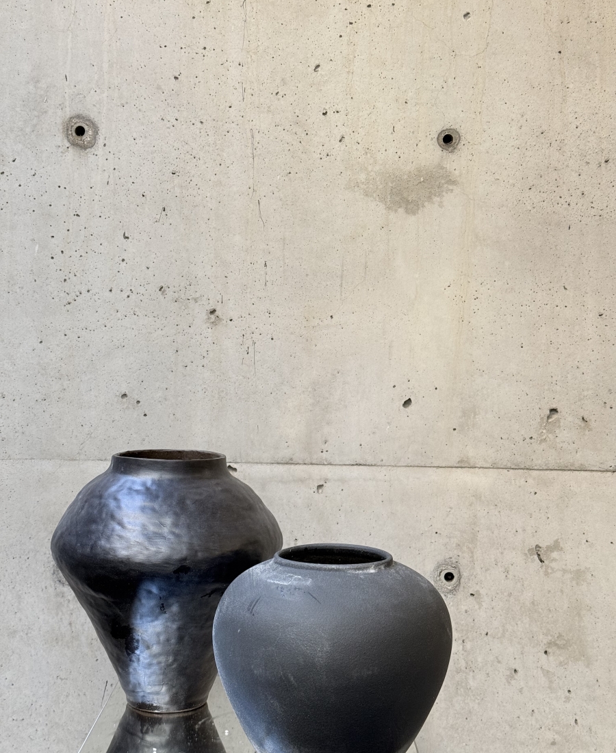 Rustic black vase (H16cm)