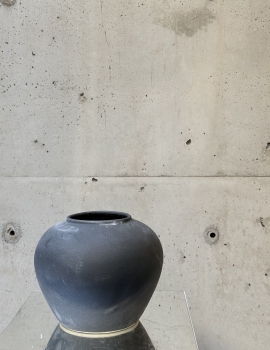 Rustic black vase (H16cm)