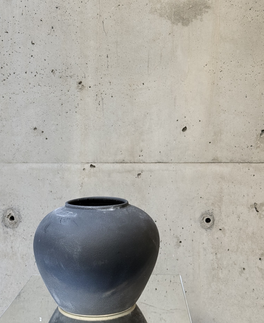 Rustic black vase (H16cm)