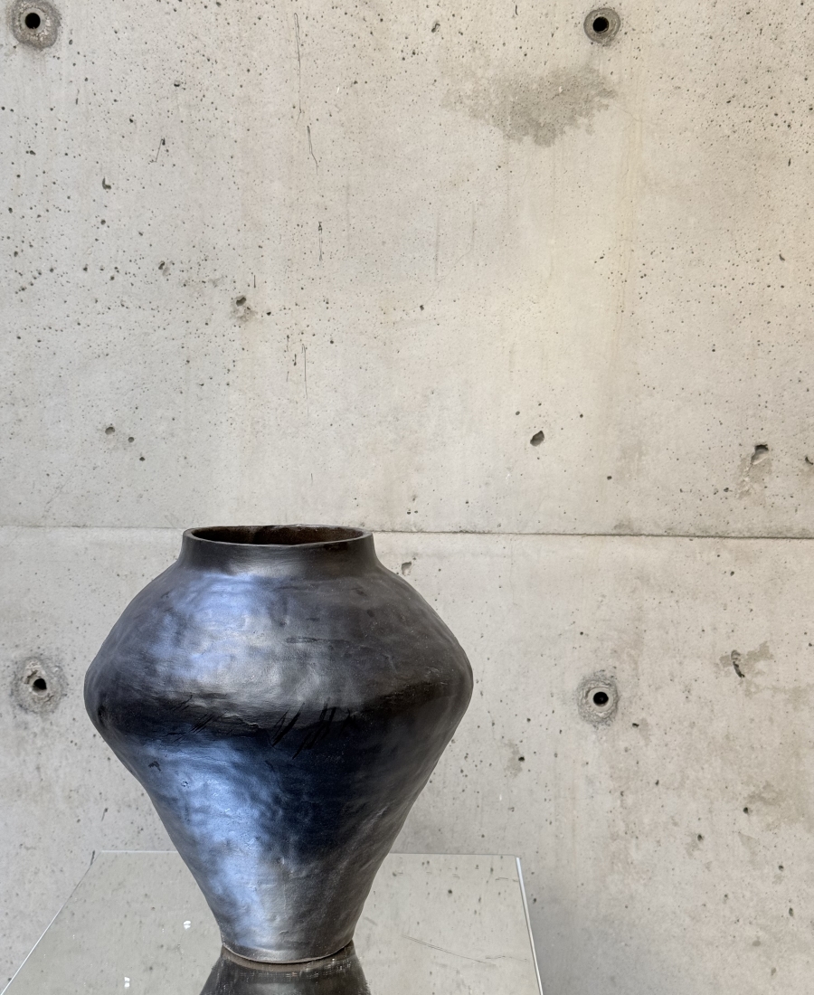 Vintage black vase (H26cm)