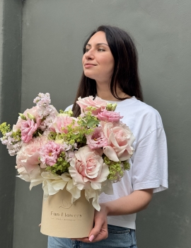 Flower hatbox “Blush and Bloom”