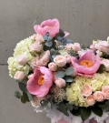 Hatbox with salmon peonies