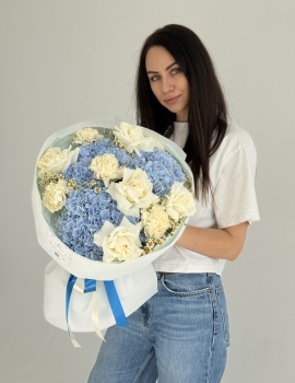 Premium bouquet “Blue Calm”