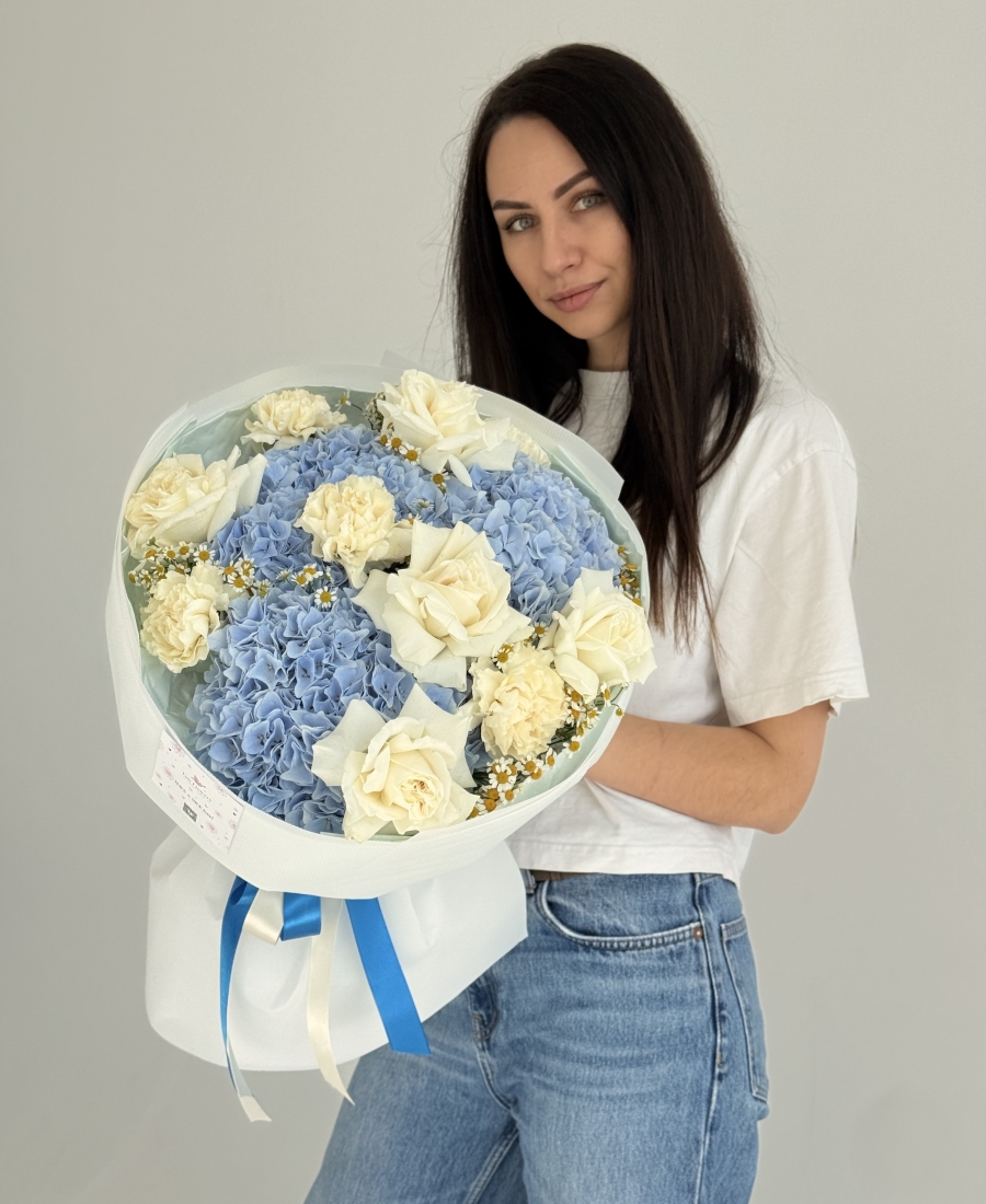 Premium bouquet “Blue Calm”