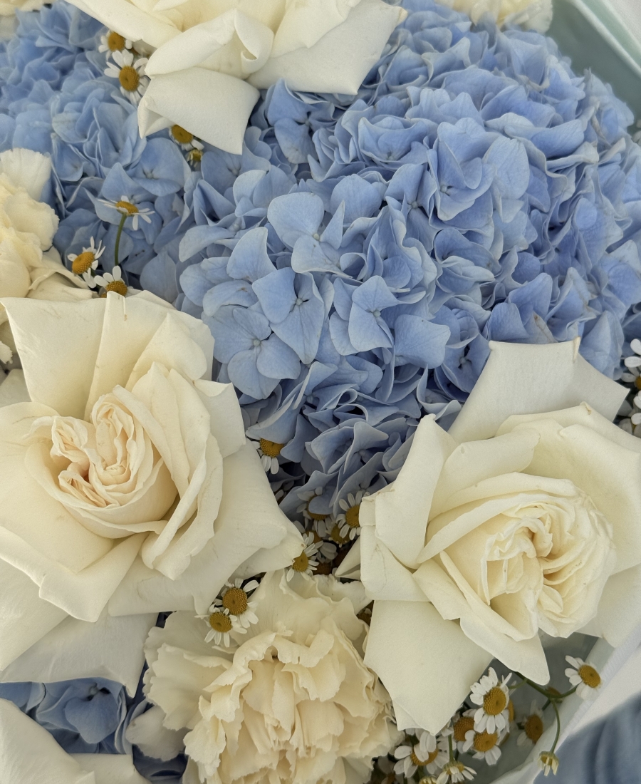 Premium bouquet “Blue Calm”