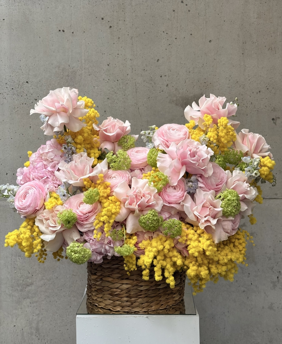 Seasonal WOW basket “Mimosa Daydream”