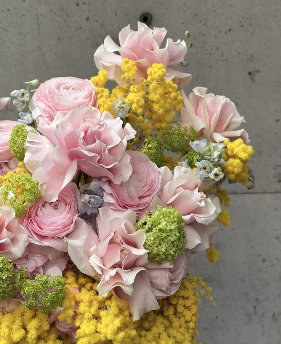 Seasonal WOW basket “Mimosa Daydream”