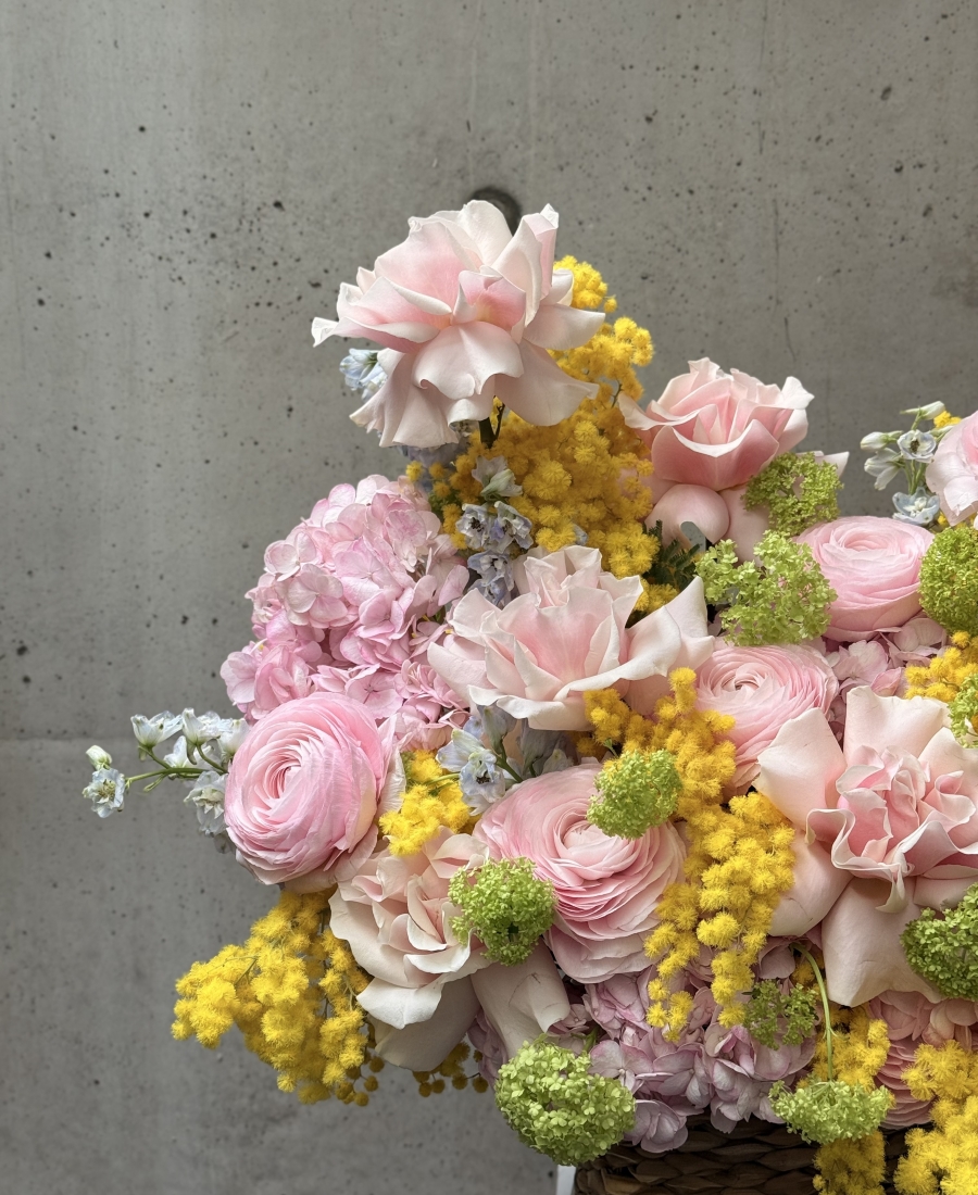 Seasonal WOW basket “Mimosa Daydream”