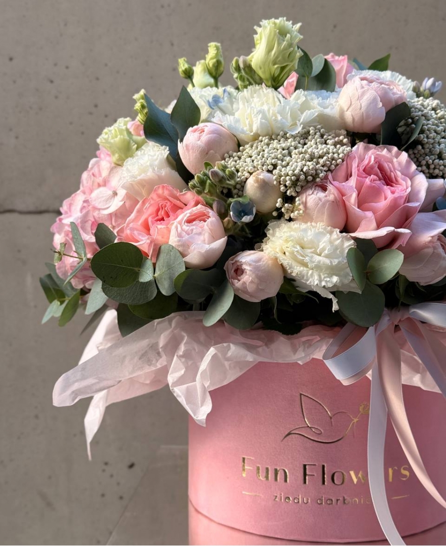 Flowers in hatbox “Pink Harmony”