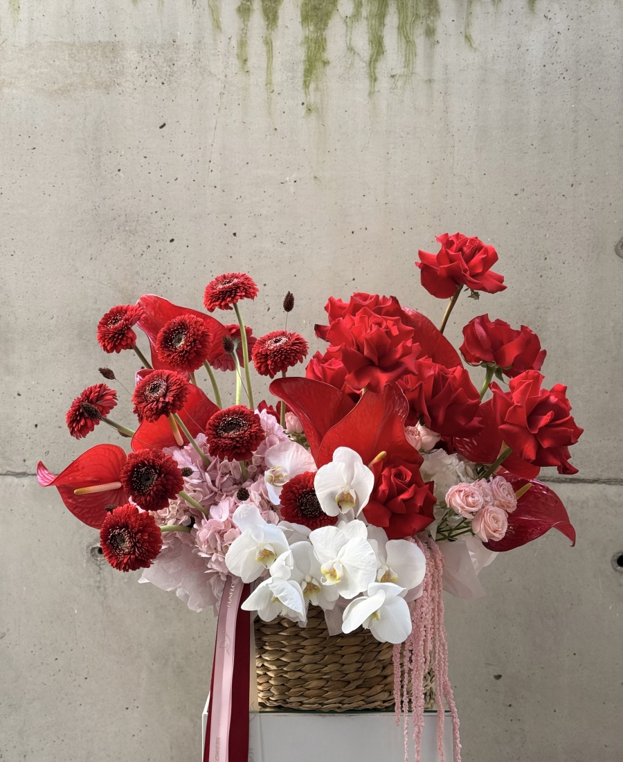 WOW basket with exotics “Passionate dream”