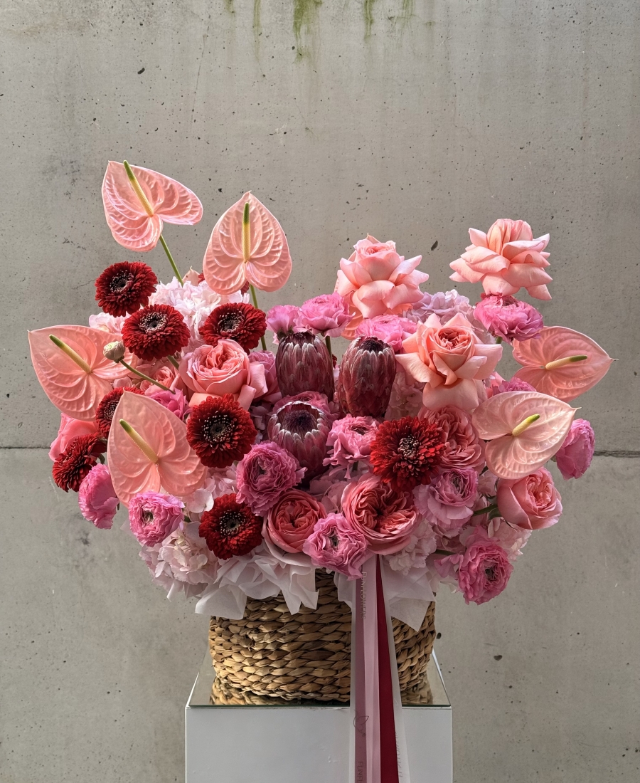 WOW basket with exotics “Pink lagoon”