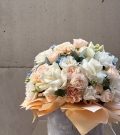 Flowers in hatbox “Apricot Sky”
