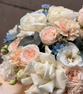 Flowers in hatbox “Apricot Sky”