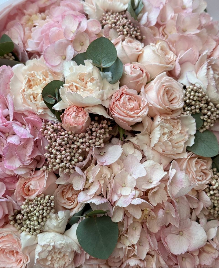 Premium bouquet “Nude kiss”