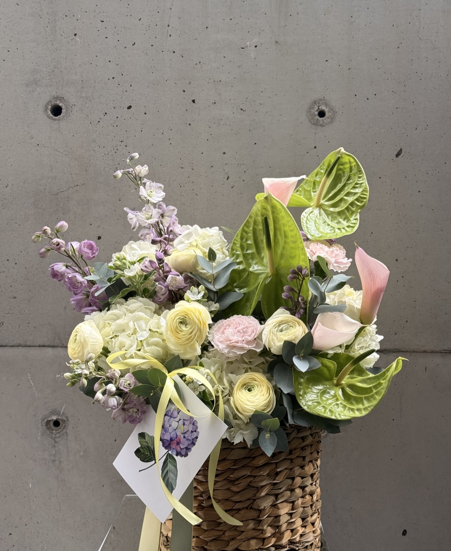 Exotic flowers in hatbox “Green softness”