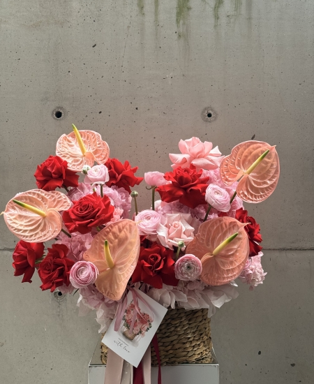 Box with anthurium “Bold love”
