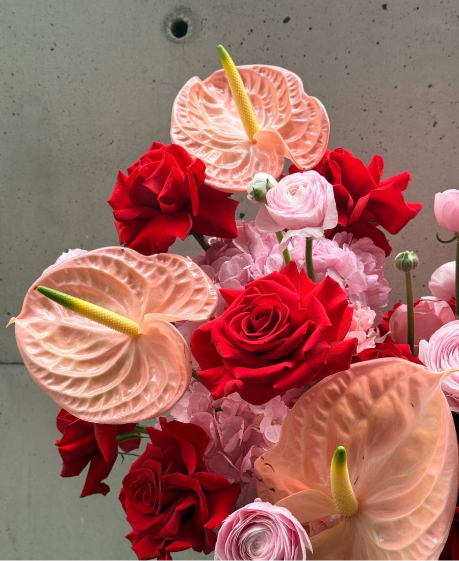 Box with anthurium “Bold love”