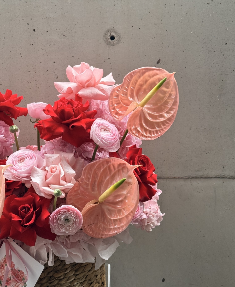 Box with anthurium “Bold love”