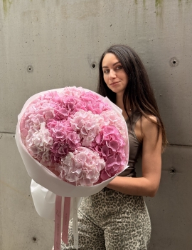 Mono bouquet “Barbie”