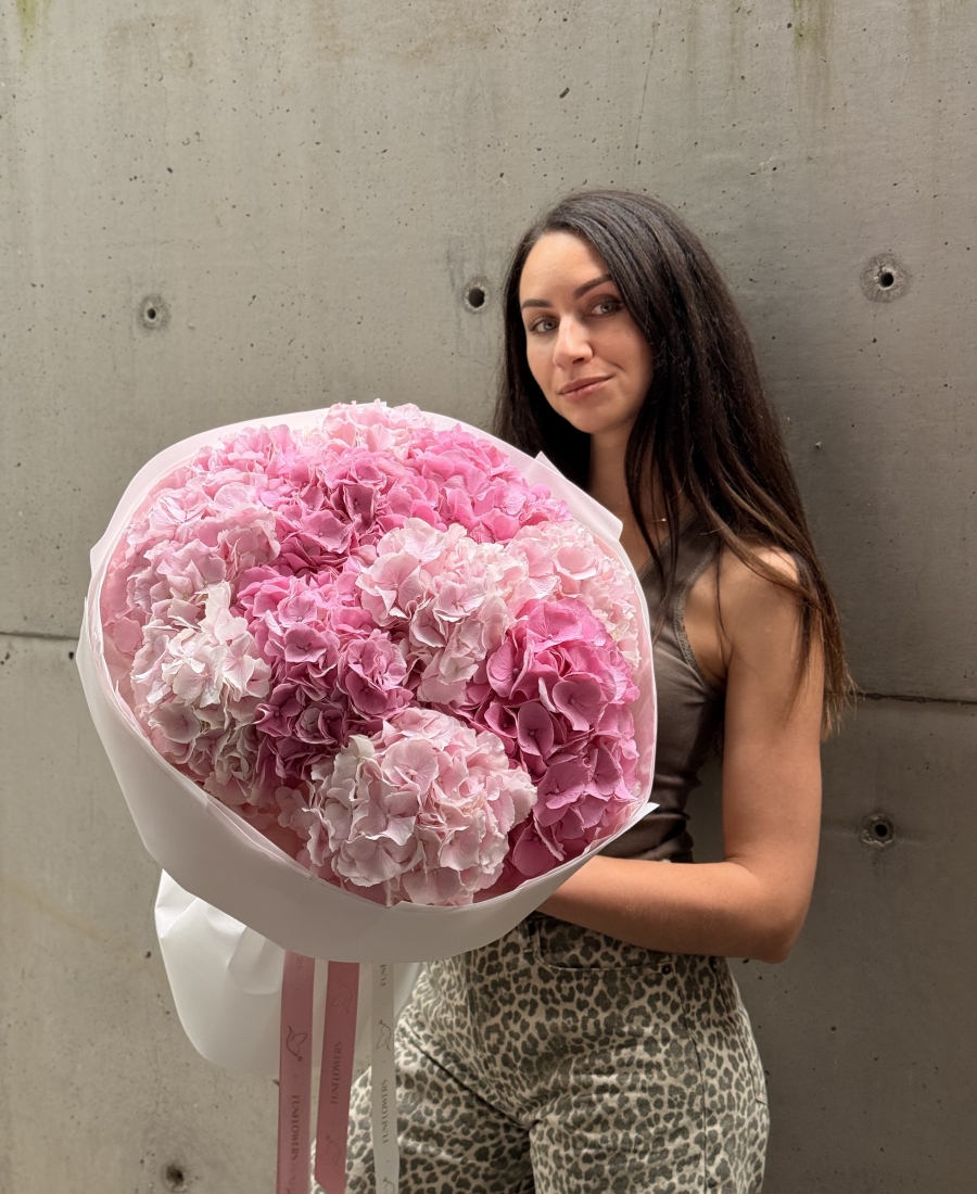 Mono bouquet “Barbie”