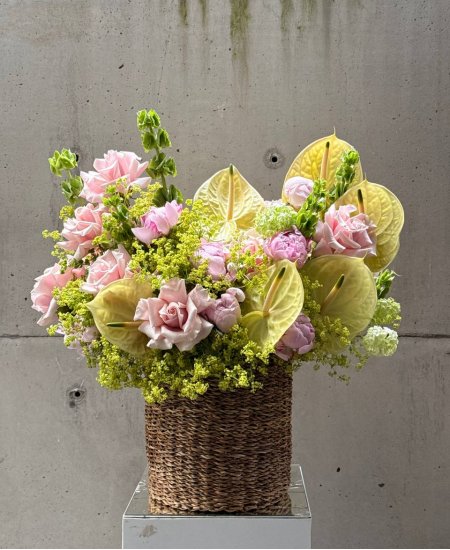 Корзина цветов «Blush Garden»