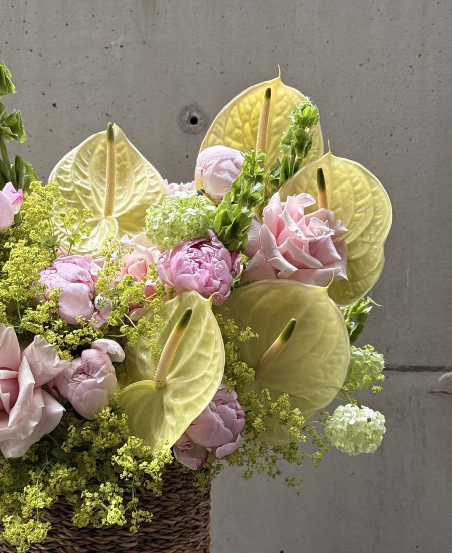 Корзина цветов «Blush Garden»
