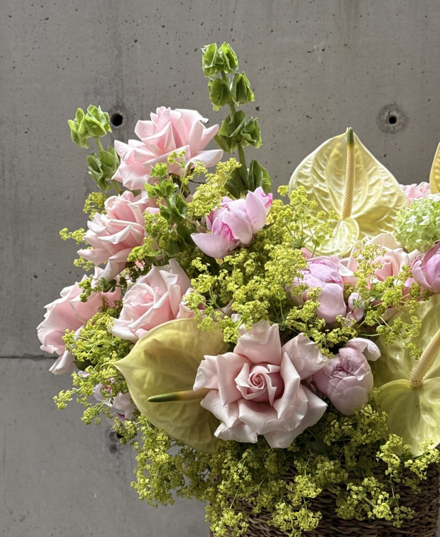 Корзина цветов «Blush Garden»