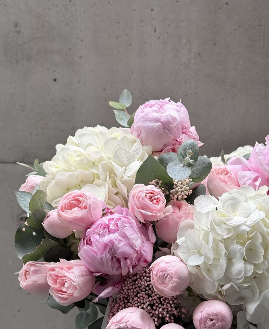 WOW Flower composition in basket “Peony Blush”
