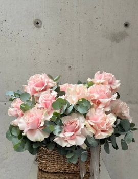 Basket with aromatic French roses “Pink Mondial”