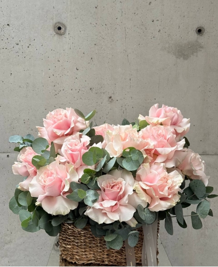 Basket with aromatic French roses “Pink Mondial”